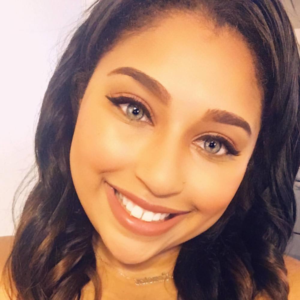 Meet your Posher, Elise